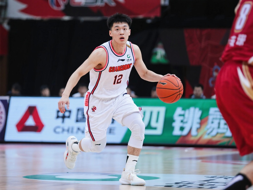 本赛季，对于广东队的主力后卫徐杰来说，是